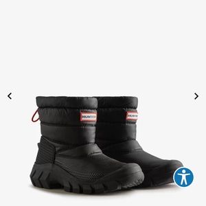 HUNTER Women’s insulated short snow boots (black)